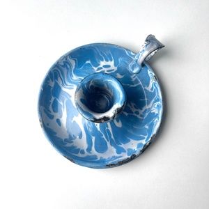 Antique enamel metal candlestick / Ancien bougeoir en métal émaillé